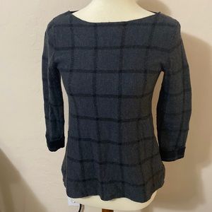 💙Tahari brand Merino Wool Sweater. Dark Grey and black 3/4 sleeves.